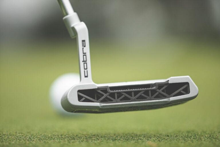LOW-RES-Not-for-Production-21SS_Brand_GO_Clubs_LE-Putter_3456x5184px_OnCourse_6492